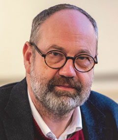 Generisk grå silhuet af en person; pladsholderbillede. To