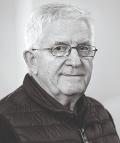 Generisk grå silhuet af en person; pladsholderbillede. Seks